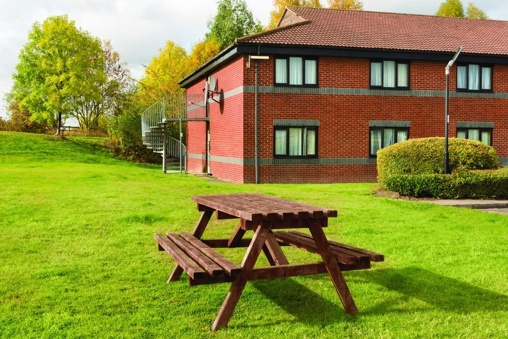 Days Inn Hotel Bradford - Leeds Бригхаус Екстериор снимка