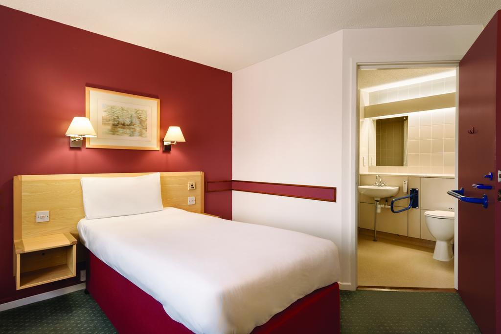 Days Inn Hotel Bradford - Leeds Бригхаус Стая снимка