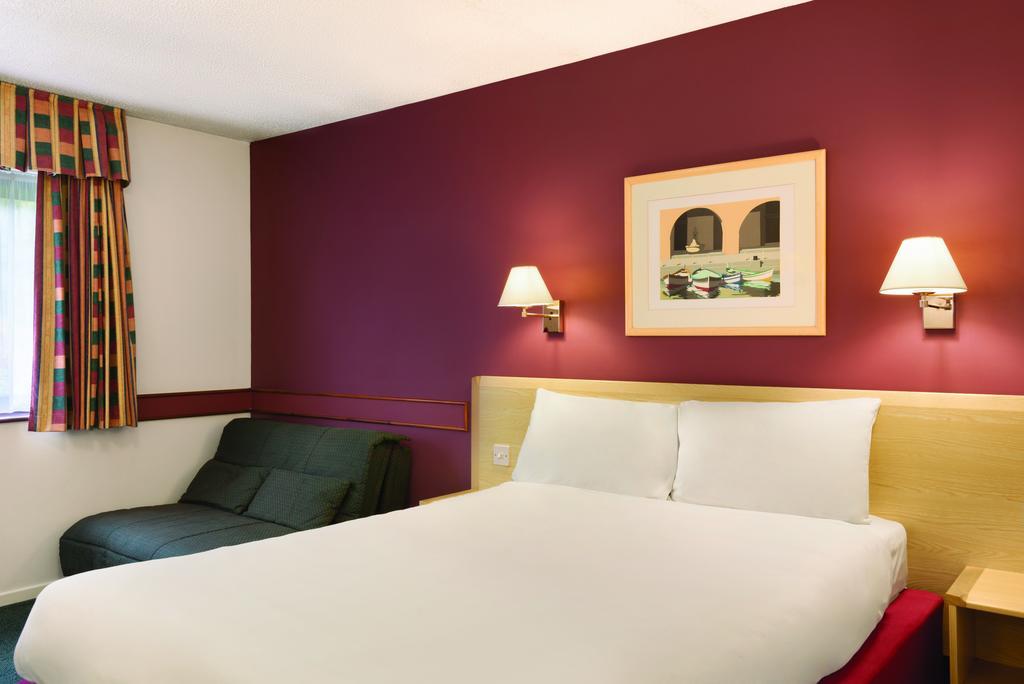 Days Inn Hotel Bradford - Leeds Бригхаус Стая снимка