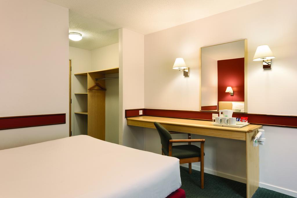 Days Inn Hotel Bradford - Leeds Бригхаус Стая снимка