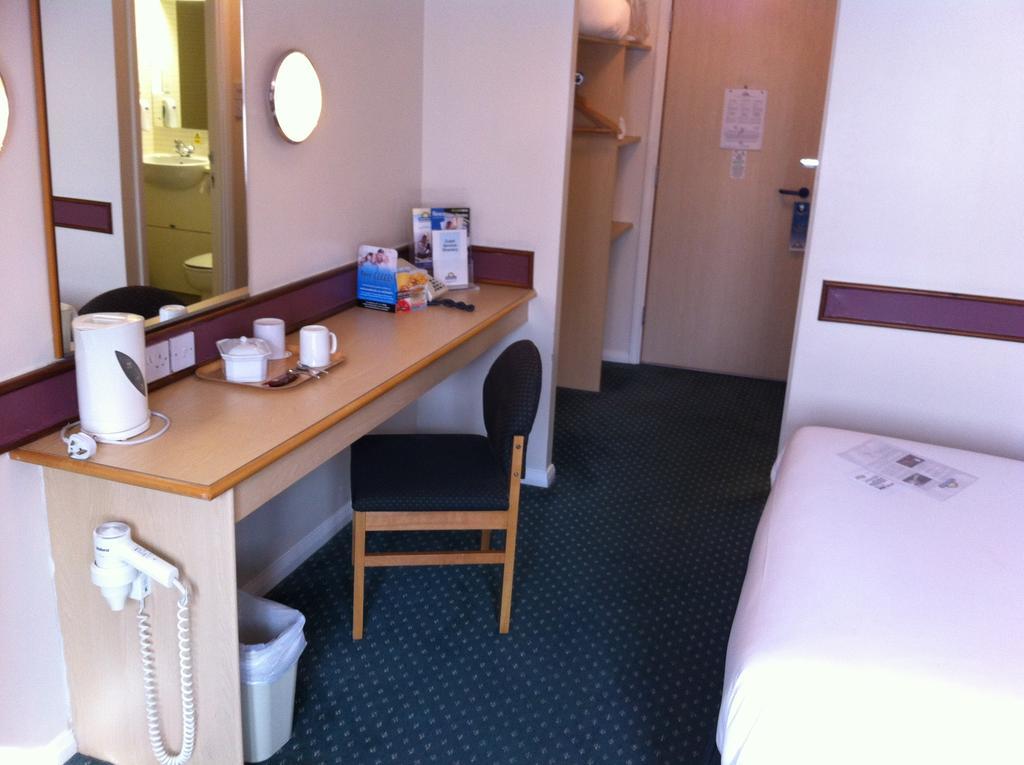 Days Inn Hotel Bradford - Leeds Бригхаус Стая снимка