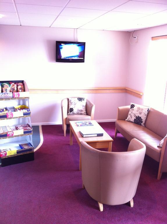 Days Inn Hotel Bradford - Leeds Бригхаус Екстериор снимка